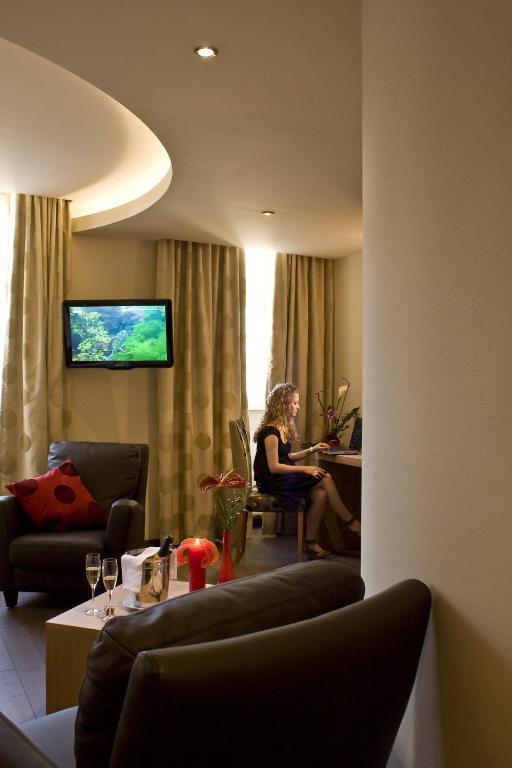 La Couronne A Wissembourg Hotell Rum bild